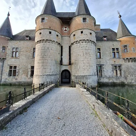 Du Chateau De Spontin - 8 Chaussee De Dinant - 5530 Spontin Mellet