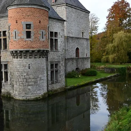 Du Chateau De - 7a Chaussee De Dinant - 5530 Spontin