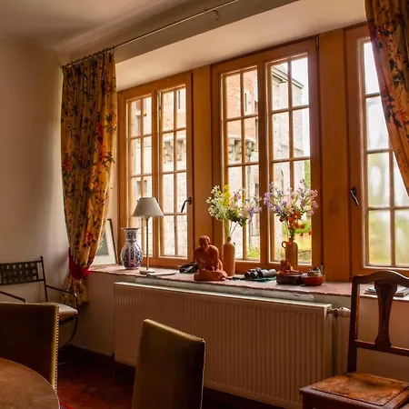 Du Chateau De - 7a Chaussee De Dinant - 5530