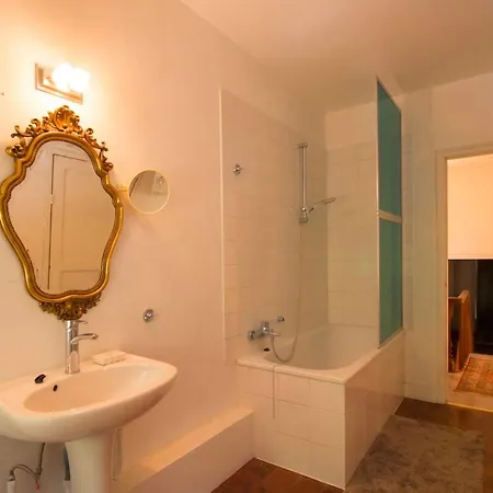 Du Chateau De - 7a Chaussee De Dinant - 5530 Spontin