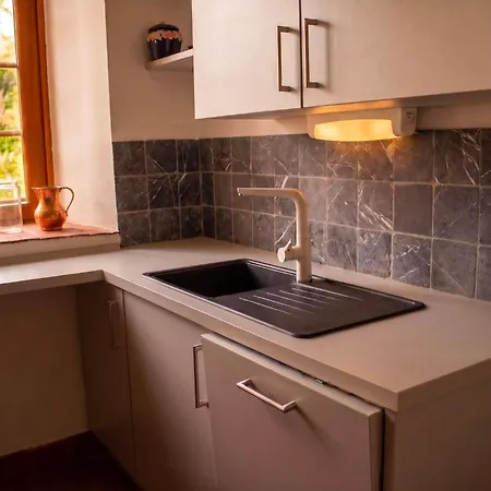 Du Chateau De - 7a Chaussee De Dinant - 5530 Spontin