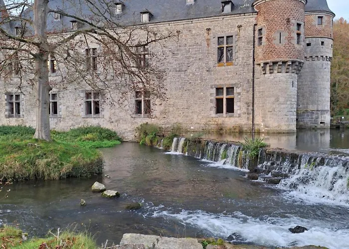 Du Chateau De Spontin - 8 Chaussee De Dinant - 5530 Spontin בית הארחה 3*